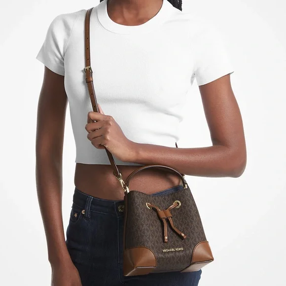 Michael Kors Mercer bucket bag - Picture 3 of 16